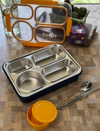 Four Portion Bento Lunch Box (Leak-resistant)
