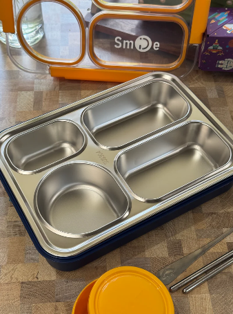 Four Portion Bento Lunch Box (Leak-resistant)